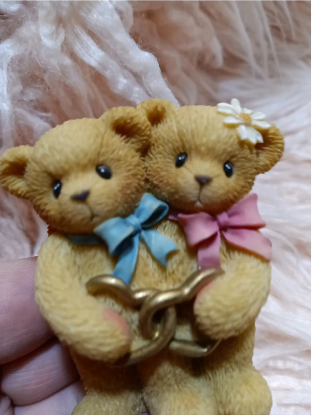 Cherished Teddies, Female & Male Bear Holding Golden Heart 1999 Pink Bow Daisy